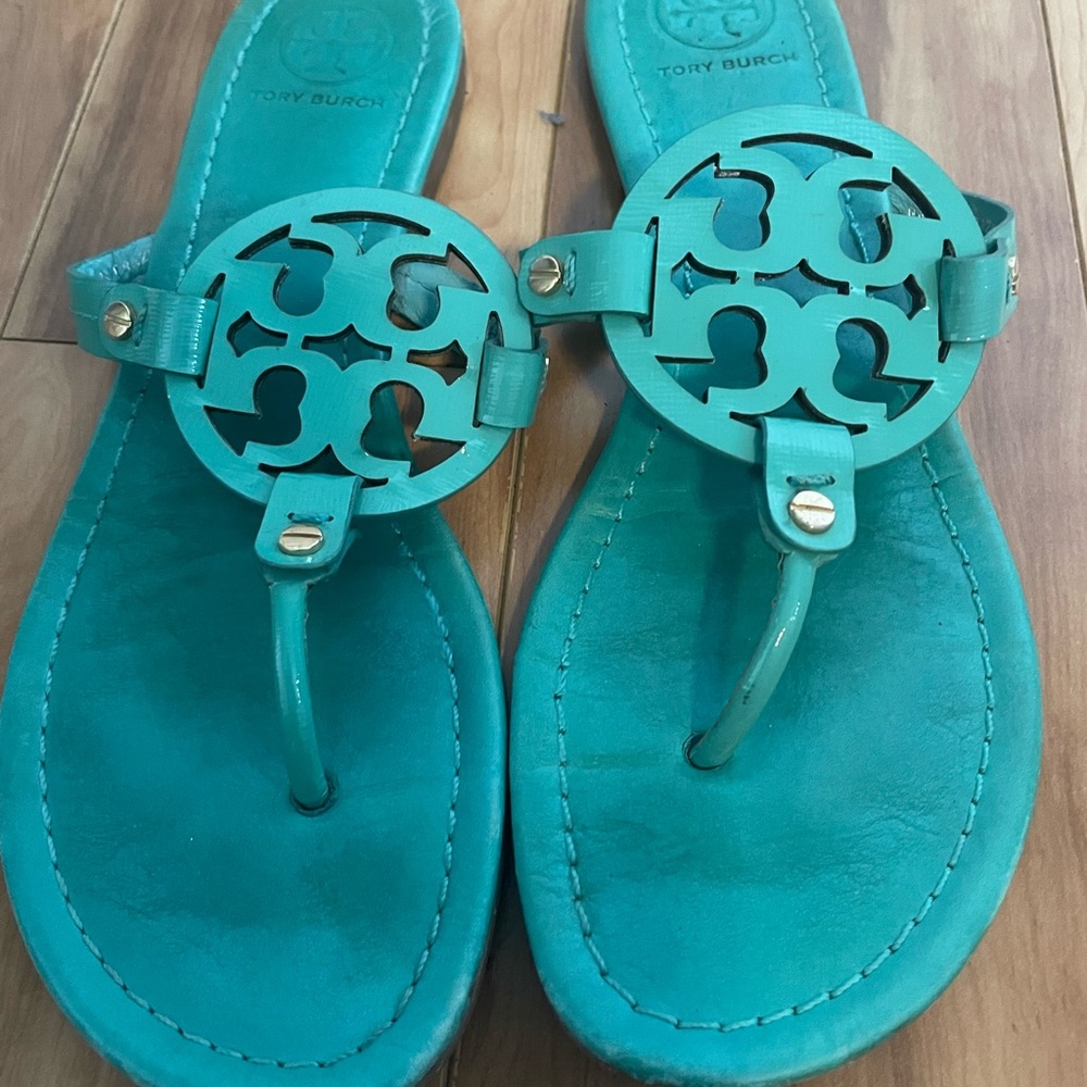 Sandals in stunning teal